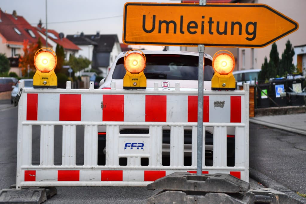 Vollsperrung der Altmünsterstraße in Wiesbaden-Igstadt wegen Bauarbeiten. 