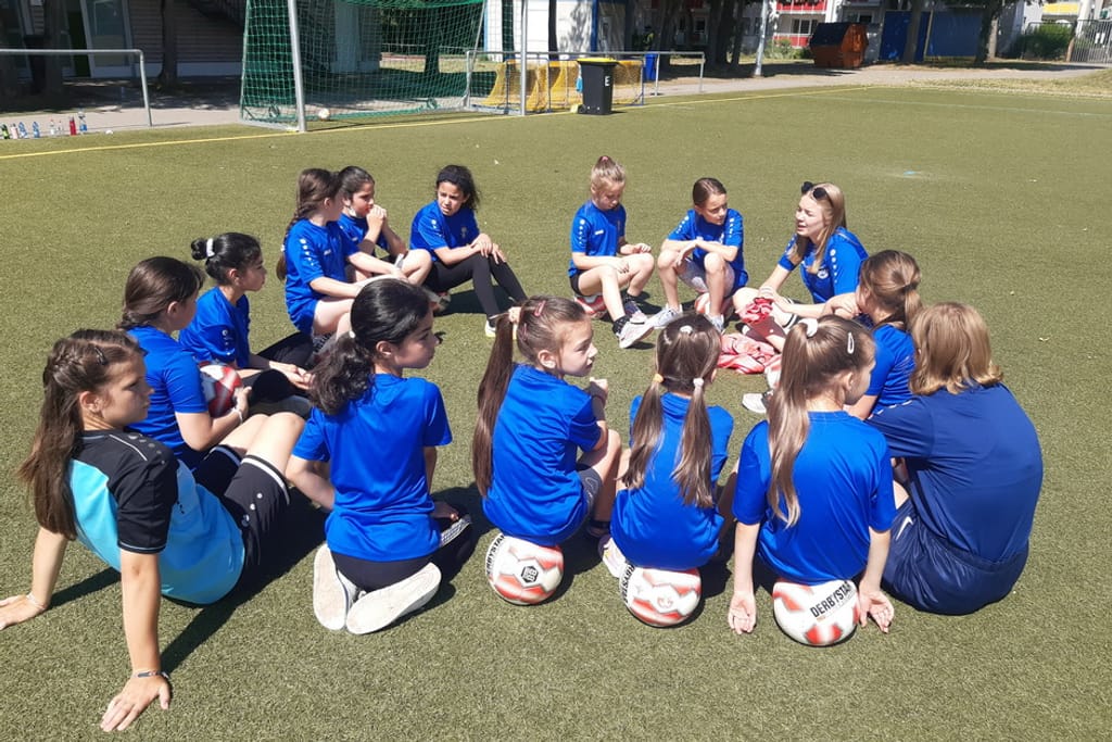 Erstes Mädchen-Fußballcamp mit Mädchen-Fußballverein MFFC