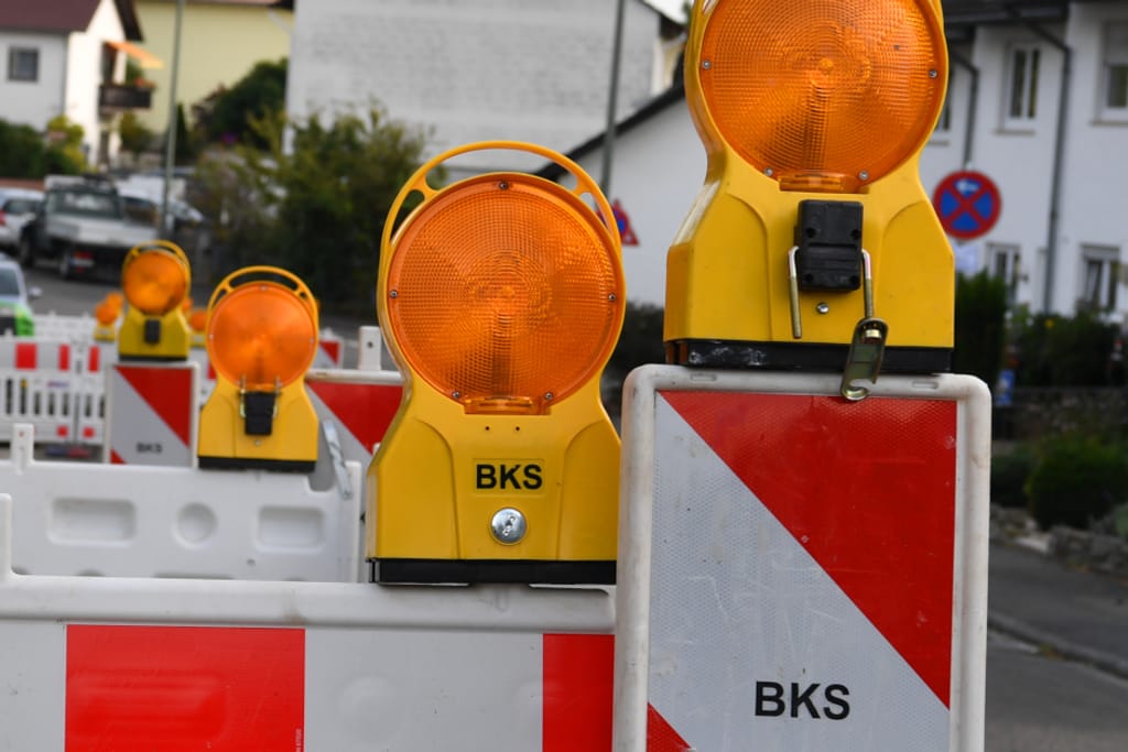 Vollsperrung der Straße Kastanienweg in Wiesbaden-Naurod wegen Bauarbeiten. 